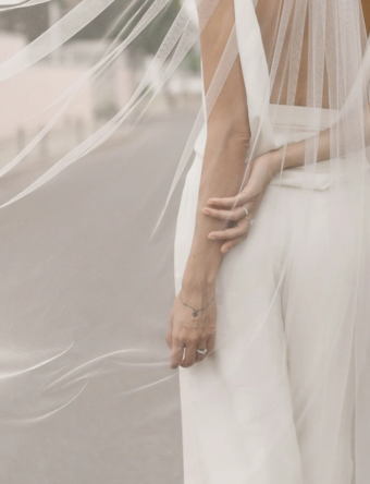 繊細なチュールのウェディングベール、シンプルなロングブライダルベール