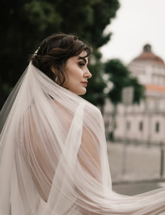 繊細なチュールのウェディングベール、シンプルなロングブライダルベール