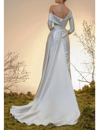 ブライダルジャンプスーツ サテン生地 プリーツ トレーン付きジャンプスーツ デザインネックライン ハーフスリーブ 30cm ナチュラルウエスト アイボリー