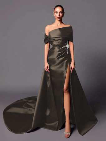 チョコレートイブニングドレス Aライン オフショルダー トレーン付き ノースリーブ レースアップ プリーツ サテン生地 社交ページェントドレス