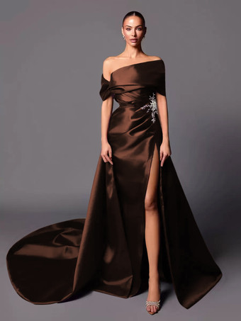 ディープブラウンイブニングドレス Aライン オフショルダー トレーン付き ノースリーブ レースアップ プリーツ サテン生地 社交ページェントドレス