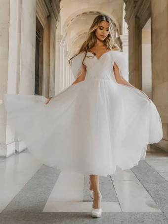 アイボリーショートウェディングドレス Vネック 半袖 Aライン ナチュラルウエスト オーガンザ ショートブライダルドレス