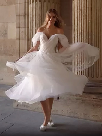 ホワイトショートウェディングドレス Vネック 半袖 Aライン ナチュラルウエスト オーガンザ ショートブライダルドレス
