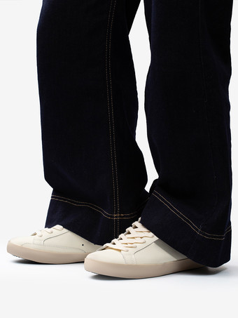 女性用シルバーレースアップスケートスニーカー