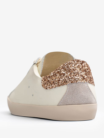 女性用シルバーレースアップスケートスニーカー