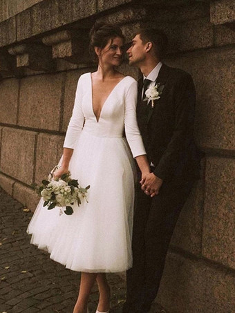 ホワイトショートウェディングドレス 2025 膝丈 Vネック 7分袖 Aライン ナチュラルウエスト ブライダルドレス 無料カスタマイズ