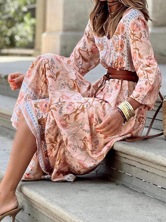 2026年夏にぴったりの、Vネックと七分袖のボヘミアン風花柄マキシドレス