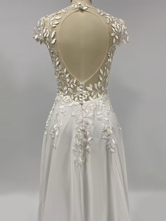 ボヘミアンウェディングドレス ラウンドネック 半袖 オーバルバックカットアウト スリットスカート スモールトレーン