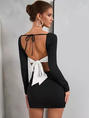 Robe fendue sur le côté en noir avec détail nœud manches longues