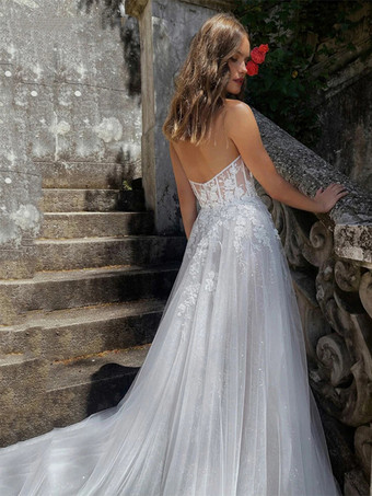 ウェディングドレス Vネック ハーフスリーブ トレーン付き チュール ブライダルドレス