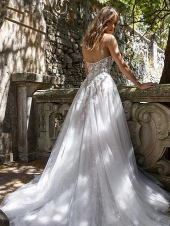 ウェディングドレス Vネック ハーフスリーブ トレーン付き チュール ブライダルドレス