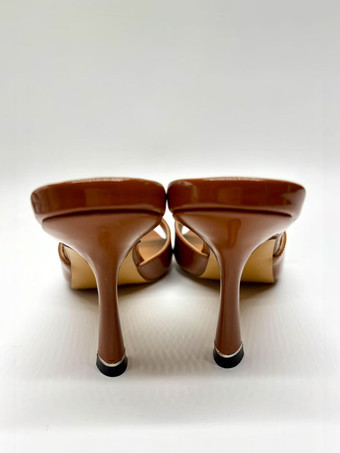 ブラウンのハイヒールミュール、オープントゥ、ラインストーン、バックレスハイヒールサンダル