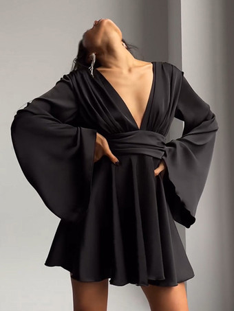 ブラック サテン スケーター ドレス ディープ V ネック ロング ベル スリーブ プリーツ 春 セクシー ミニ スイング ドレス レディース 2025