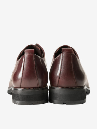 男性用ドレスシューズ 素晴らしい尖ったつま先メタルディテール牛革シューズ