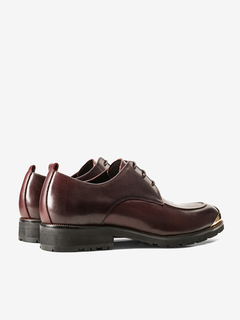 男性用ドレスシューズ 素晴らしい尖ったつま先メタルディテール牛革シューズ