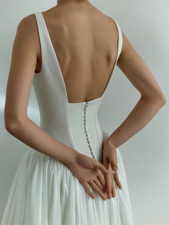 シンプルなウェディングドレス バスクウエスト ボールガウン スクエアネック ノースリーブ 50cm ブライダルドレス