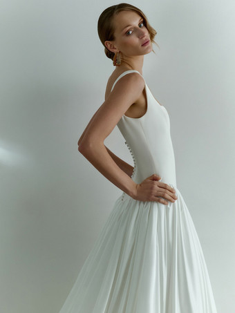 シンプルなウェディングドレス バスクウエスト ボールガウン スクエアネック ノースリーブ 50cm ブライダルドレス