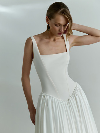 シンプルなウェディングドレス バスクウエスト ボールガウン スクエアネック ノースリーブ 50cm ブライダルドレス