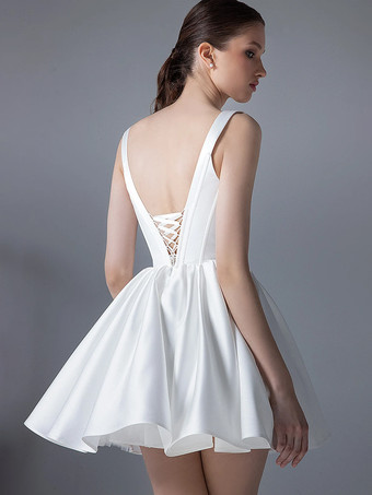 ブライダルミニドレス ショートウェディングドレス スクエアネック ノースリーブ ショート ナチュラルウエスト サテン生地 ブライダルガウン