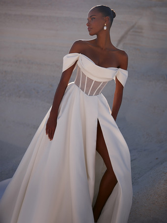 シンプルなウェディングドレス ボールガウン Aラインデザイン ネックライン 半袖 カットアウト ブライダルドレス