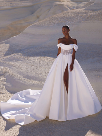 ホワイトシンプルなウェディングドレス ボールガウン Aラインデザイン ネックライン 半袖 カットアウト ブライダルドレス