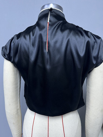 スタンドカラーのサテンクロップトップ、レディースサマーブラウス 2025