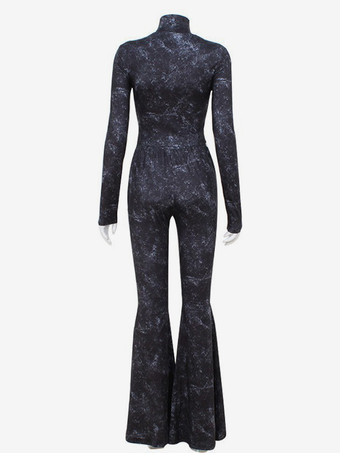 ホットな女の子のためのツーピースコーデセット。ハイネックのジップアップクロップトップとフレアパンツの春コーデ2025