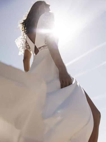 シンプルなウェディングドレス レース Vネック 半袖 スリットフロント ボールガウン 30cm ブライダルガウン