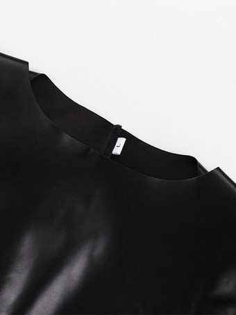 フェイクレザーのツーピースコーデセット（黒の長袖クロップトップとミニスカート）レディース春コーデ 2025