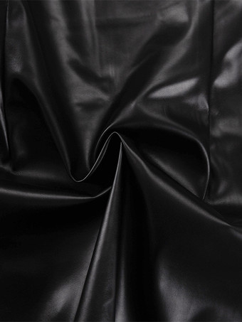 フェイクレザーのツーピースコーデセット（黒の長袖クロップトップとミニスカート）レディース春コーデ 2025