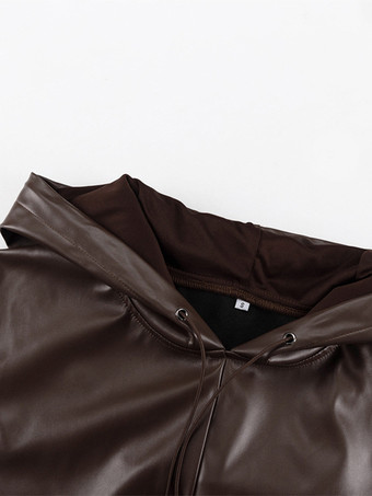 ブラウンのフェイクレザーツーピースコーデセット オーバーサイズパーカー＆ショーツ 春のレディースコーデ 2025