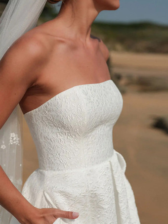 アイボリーショートウェディングドレス ストラップレス ノースリーブ Aライン ティーレングス ブライダルドレス