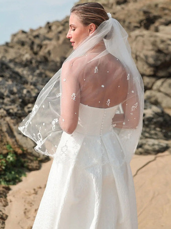 ホワイトショートウェディングドレス ストラップレス ノースリーブ Aライン ティーレングス ブライダルドレス