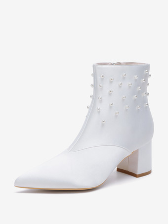 ホワイト サテンのウェディングブーティ ポインテッドトゥ パール チャンキーヒール ブライダルシューズ