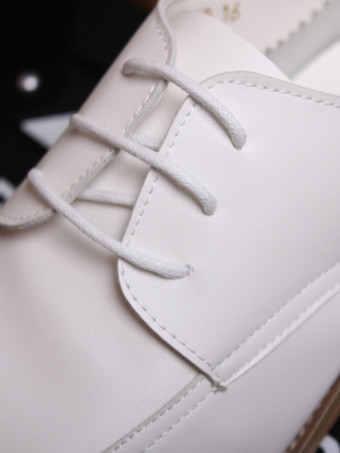 男性用ドレスシューズ 高品質ポインテッドトゥレザーオープンレースエレベーターメンズダービーシューズ