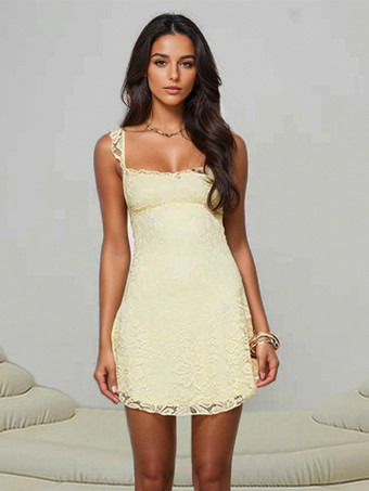 バターイエローのレーススリップドレス エレガントなサマーミニドレス（女性用 2025年）