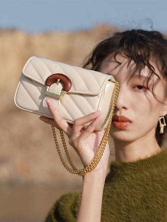 チェーン付きクロスボディバッグ スクエアフラップバッグ レディース 2025
