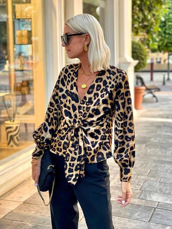 ヒョウ柄ブラウス（タイディテール付き）Vネックランタンスリーブトップス（レディース）2025