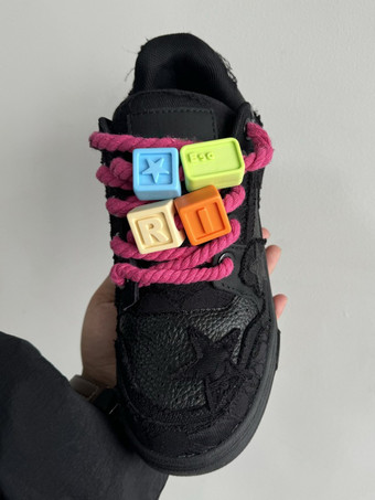 Zapatillas de skate negras con punta redonda y cordones para mujer