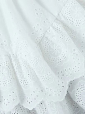 ホワイトのツーピースコーデセット（フリルトリムのクロップトップとティアードスカート）レディース夏コーデ 2025