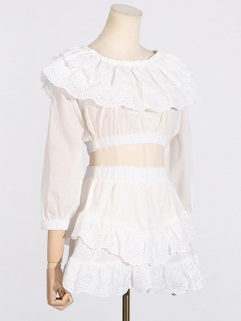 ホワイトのツーピースコーデセット（フリルトリムのクロップトップとティアードスカート）レディース夏コーデ 2025