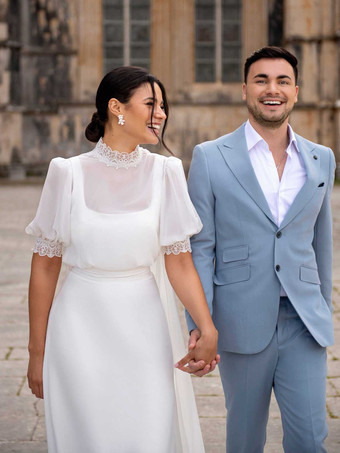 シンプルなウェディングドレス ボールガウン ジュエルネック 半袖 フリル 30cm ブライダルガウン