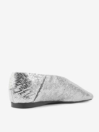 Silberne Ballerinas mit Pailletten und quadratischer Zehenpartie zum Reinschlüpfen