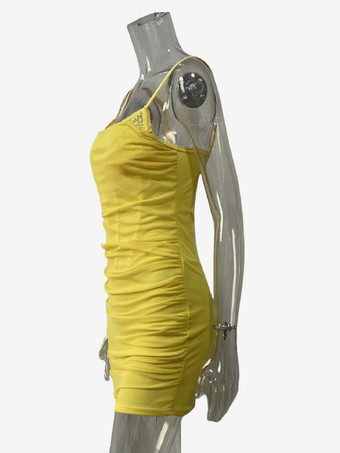 ソフトピンクのミニスリップドレス、スパゲッティストラップ、ルーシュボディコンドレス（レディース）2025