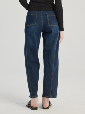 ステッチディテール付きダークブルージーンズ 春のレディースボトム 2026