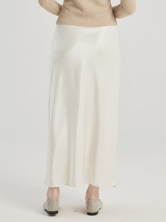 女性のためのエレガントな白いロングスカート 2025