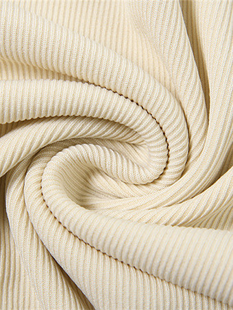 コントラストのあるツーピースコーデセット クロップトップとミニスカートの夏コーデ（レディース 2025年版）