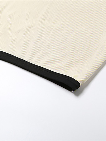 コントラストのあるツーピースコーデセット クロップトップとミニスカートの夏コーデ（レディース 2025年版）