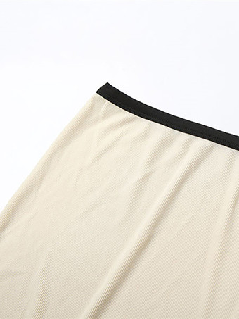 コントラストのあるツーピースコーデセット クロップトップとミニスカートの夏コーデ（レディース 2025年版）