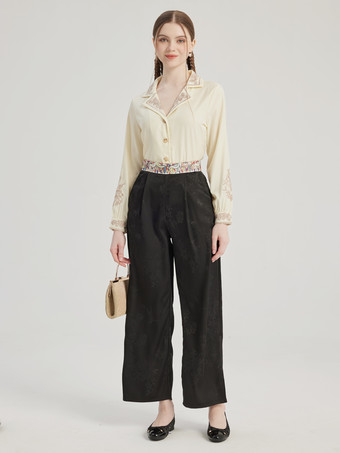 アプリコットカラーのフラワー刺繍シャツ 春のトップス レディース 2026